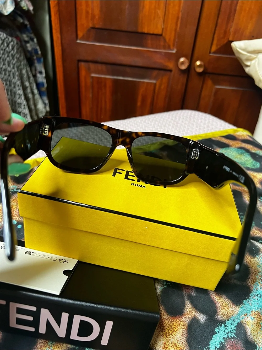New Fendi Diagonal FE40156I 52N Sunglasses Havana Green Lens 54-17-150 Full Set